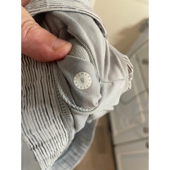 Lululemon Energy Bra *Medium Support, size 8. - Picture 5 of 11